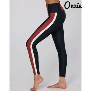 NWT’s Onzie Flow Colorblock Leggings 2296 in Black/White/Pinecone